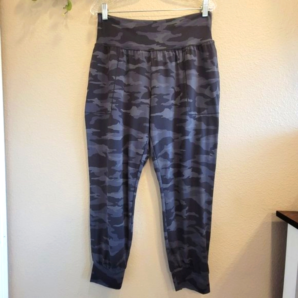 Athleta | Salutation Camo Jogger | Size Large